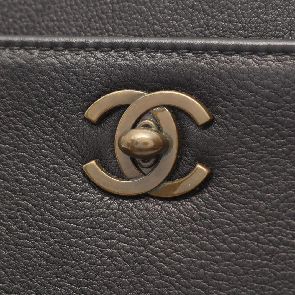 CHANEL Bag - Picture 8 of 15